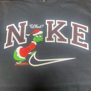 BRAND NEW Grinch Stealing the Swoosh Graphic Tee Size Unisex Medium